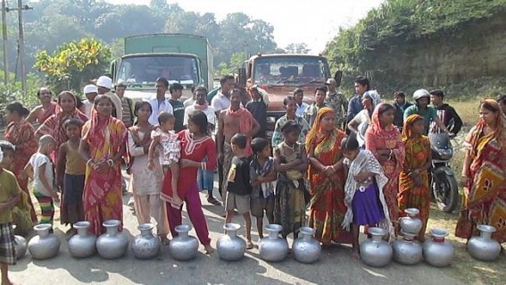 Crisis of drinking water; Road blockade at places in Udaipur-Amarpur road
